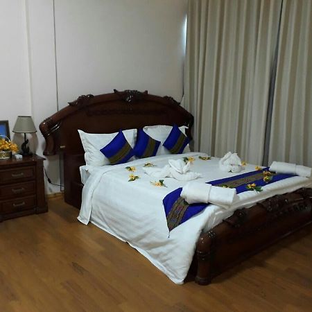Famous Hotel Loikaw Ngoại thất bức ảnh