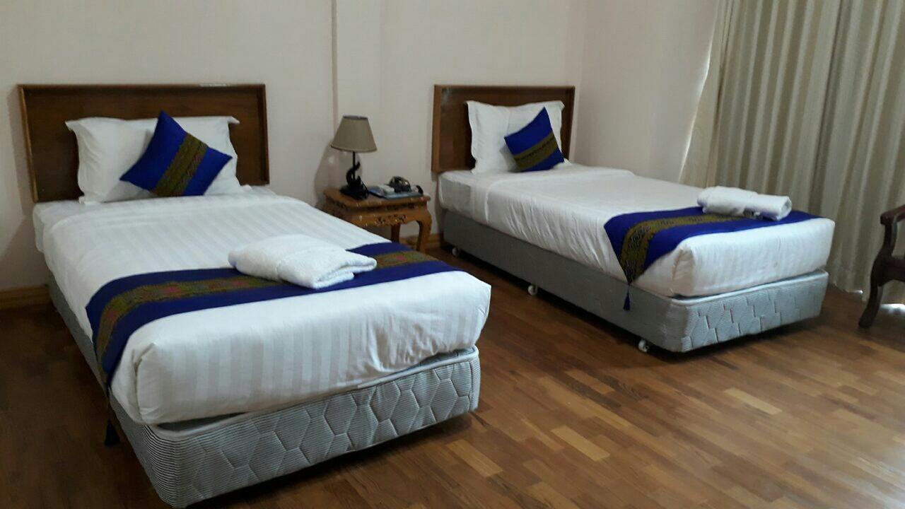 Famous Hotel Loikaw Ngoại thất bức ảnh
