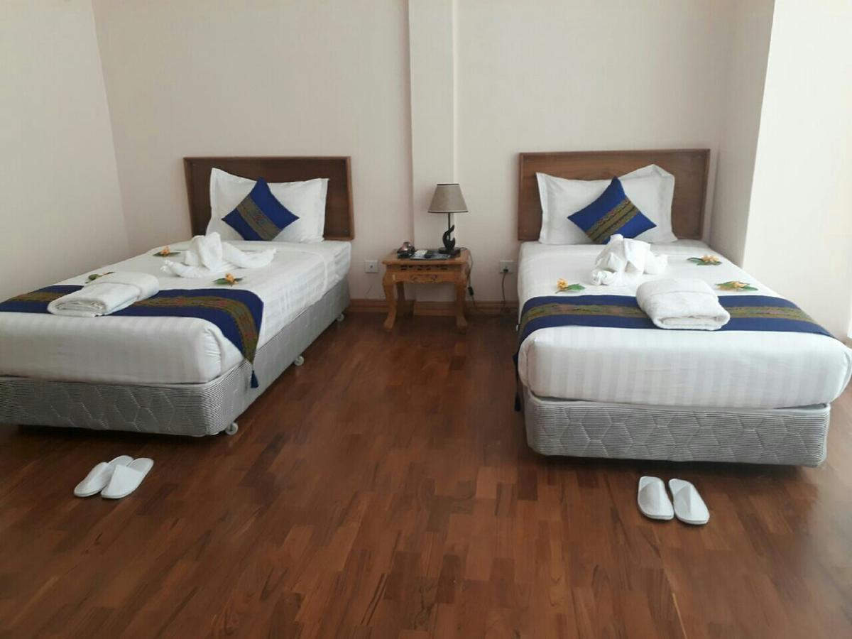 Famous Hotel Loikaw Ngoại thất bức ảnh
